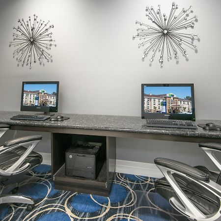 Holiday Inn Express And Suites Houston North - Iah Area By Ihg Екстер'єр фото