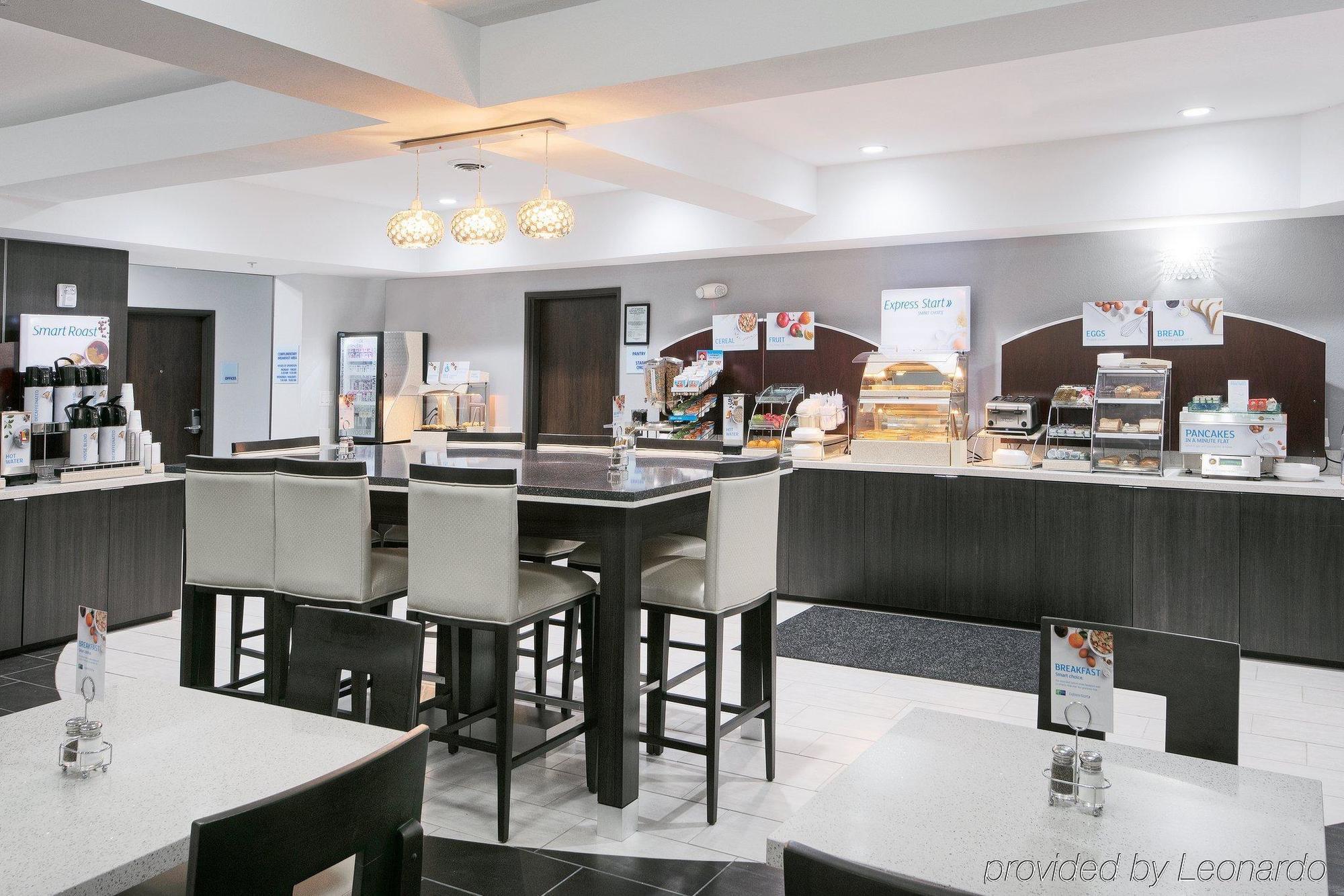 Holiday Inn Express And Suites Houston North - Iah Area By Ihg Екстер'єр фото