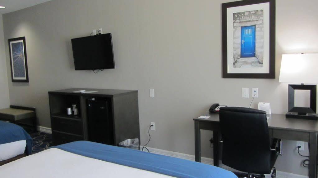 Holiday Inn Express And Suites Houston North - Iah Area By Ihg Екстер'єр фото