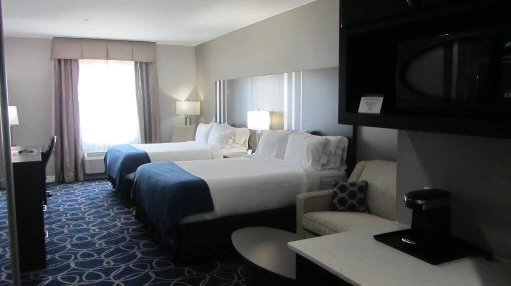 Holiday Inn Express And Suites Houston North - Iah Area By Ihg Екстер'єр фото