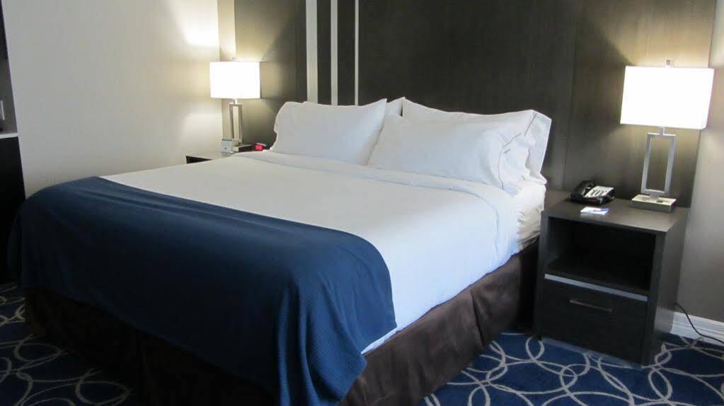 Holiday Inn Express And Suites Houston North - Iah Area By Ihg Екстер'єр фото